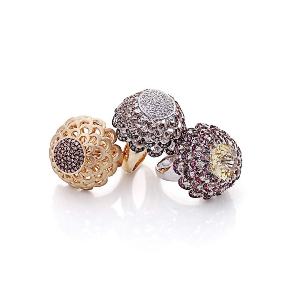 Gold Earrings With Diamonds And Earls