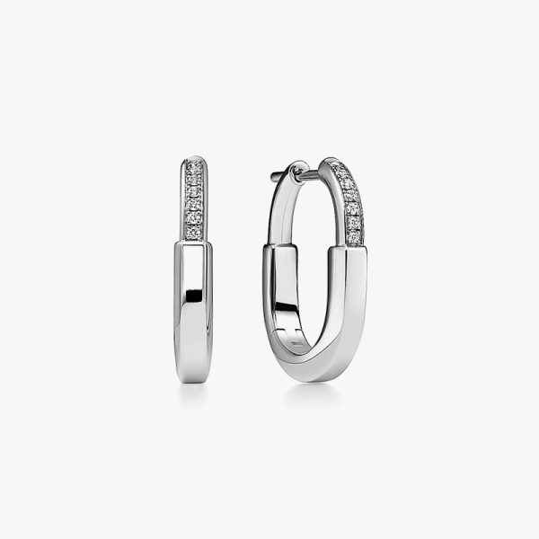 White Round Diamond Earrings