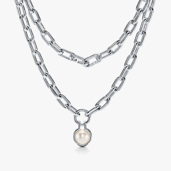 Necklace With Pearls Pendant